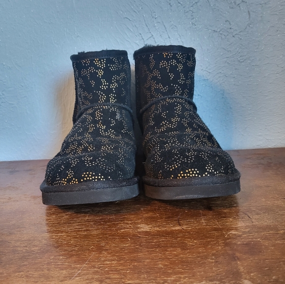 UGG black & gold size 5 booties - Picture 2 of 8